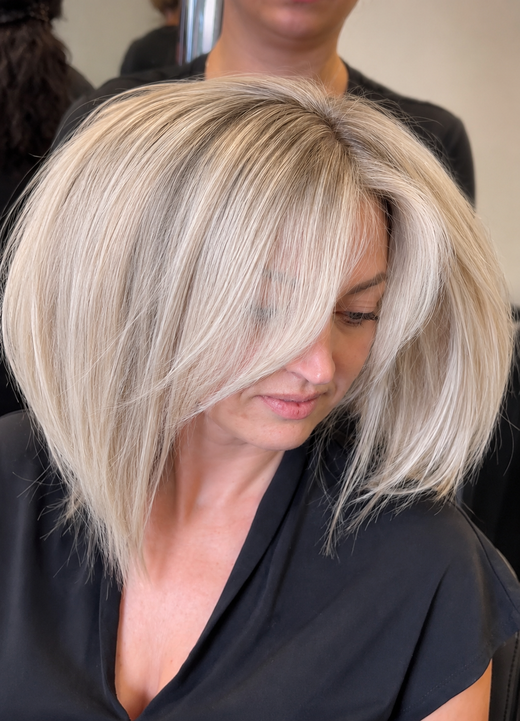 Blonder Bob mit weich fallendem Styling